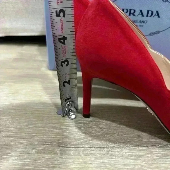 Prada red Suede pointy Heels - Picture 5 of 12